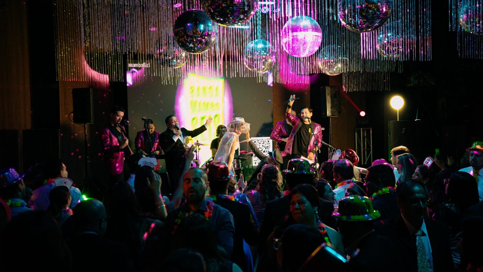 ¿Cómo elegir la mejor banda en vivo para tu matrimonio en Santiago_